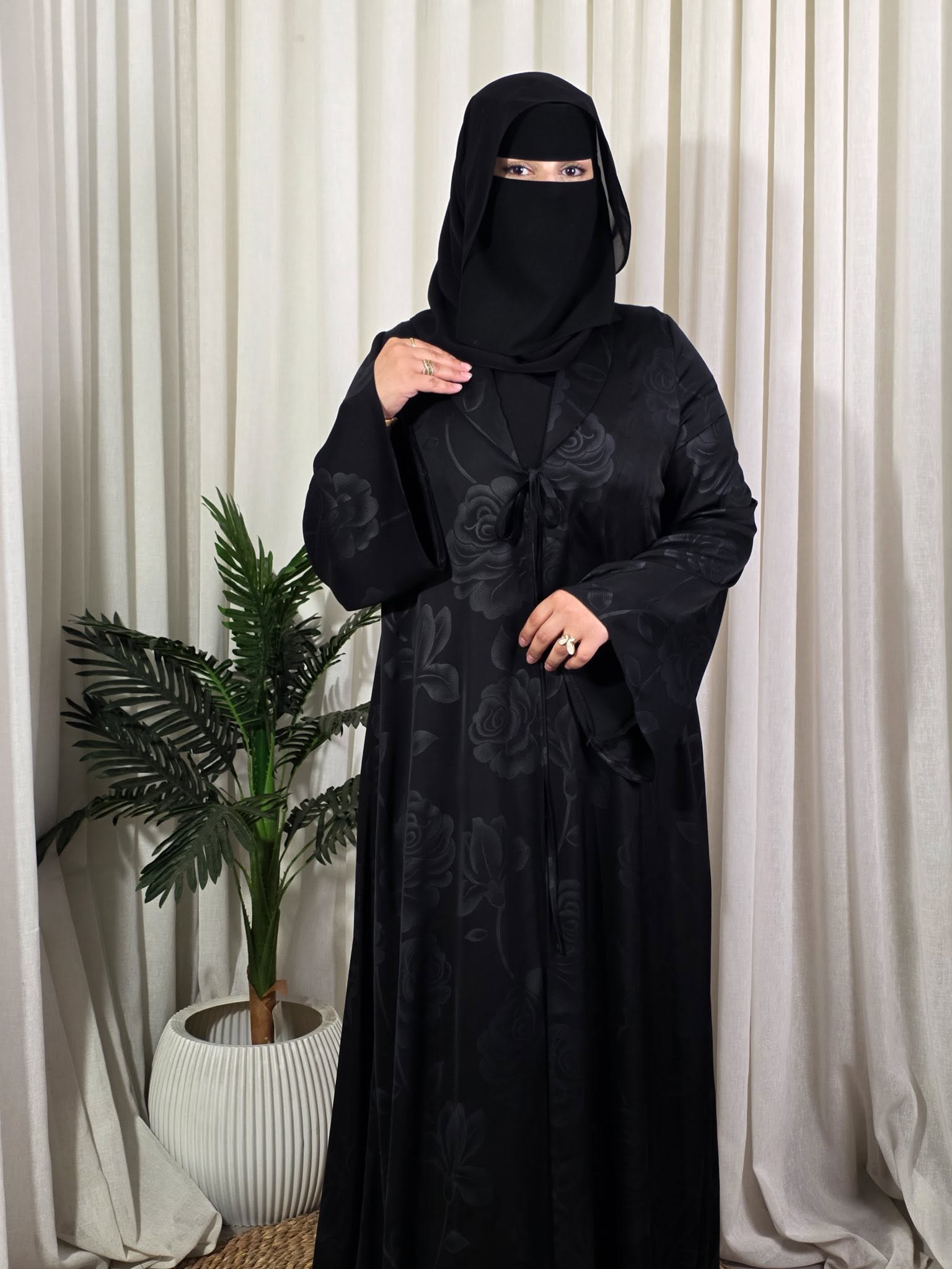 عباي خليجي حرير ناعمه